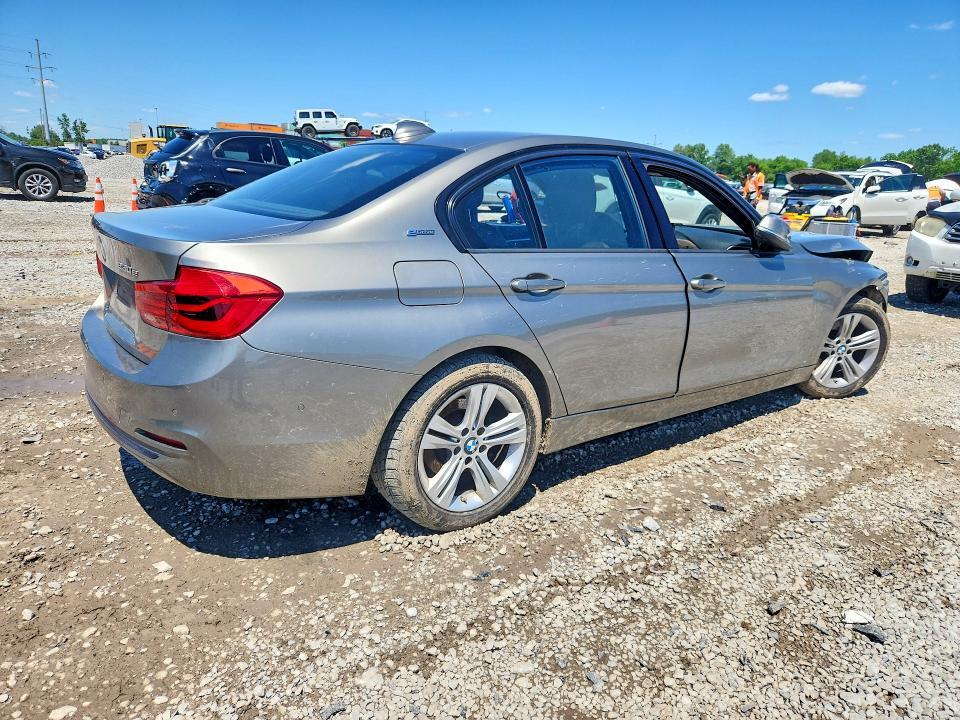 2016 BMW 330E — Фото 3 из 12