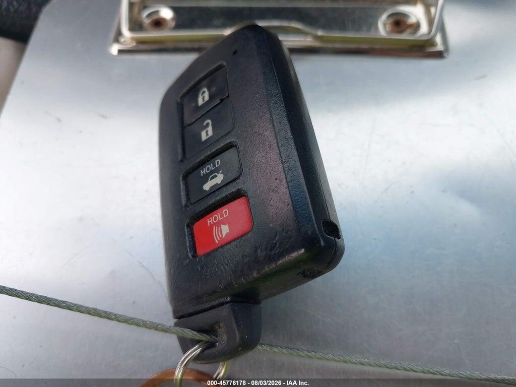 2012 TOYOTA CAMRY HYBRID LE — Фото 11 из 16