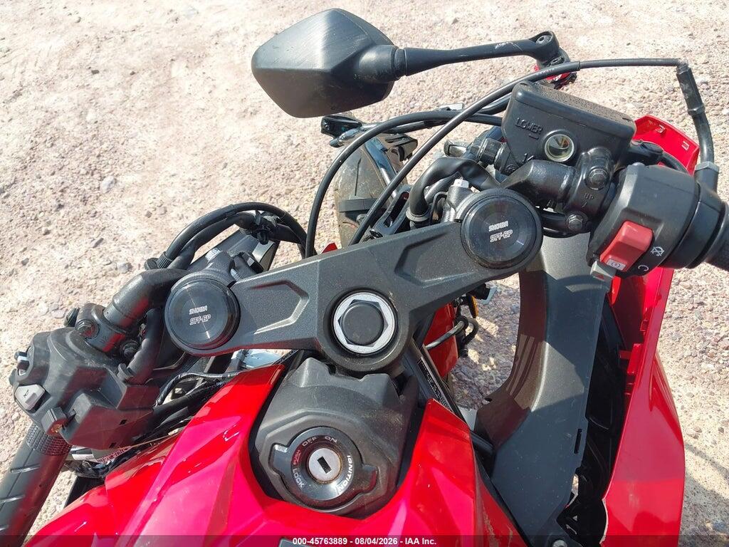 MLHRH1556S5101072 2025 HONDA CBR650 photo no. 7