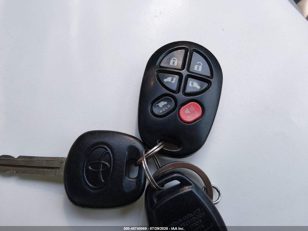 5TDYK3DC1CS226584 2012 TOYOTA SIENNA photo no. 11