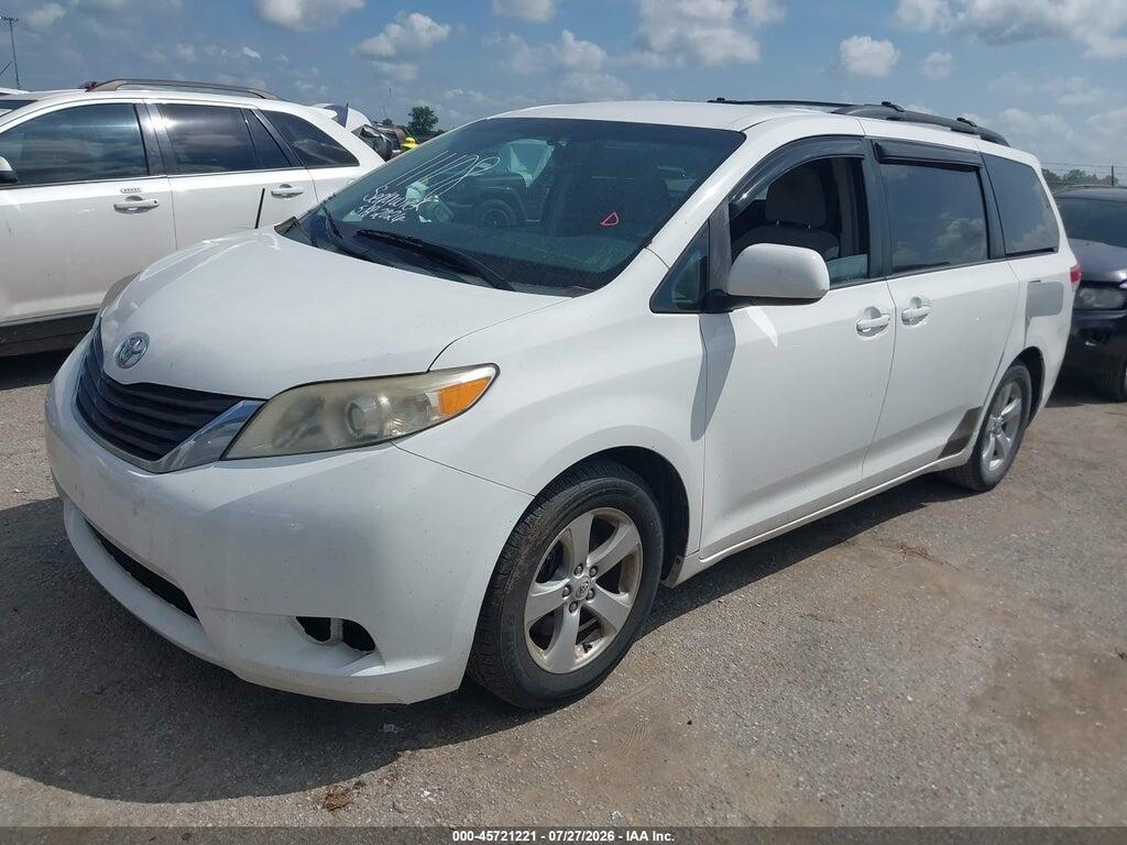 5TDKK3DCXCS245592 2012 TOYOTA SIENNA photo no. 2