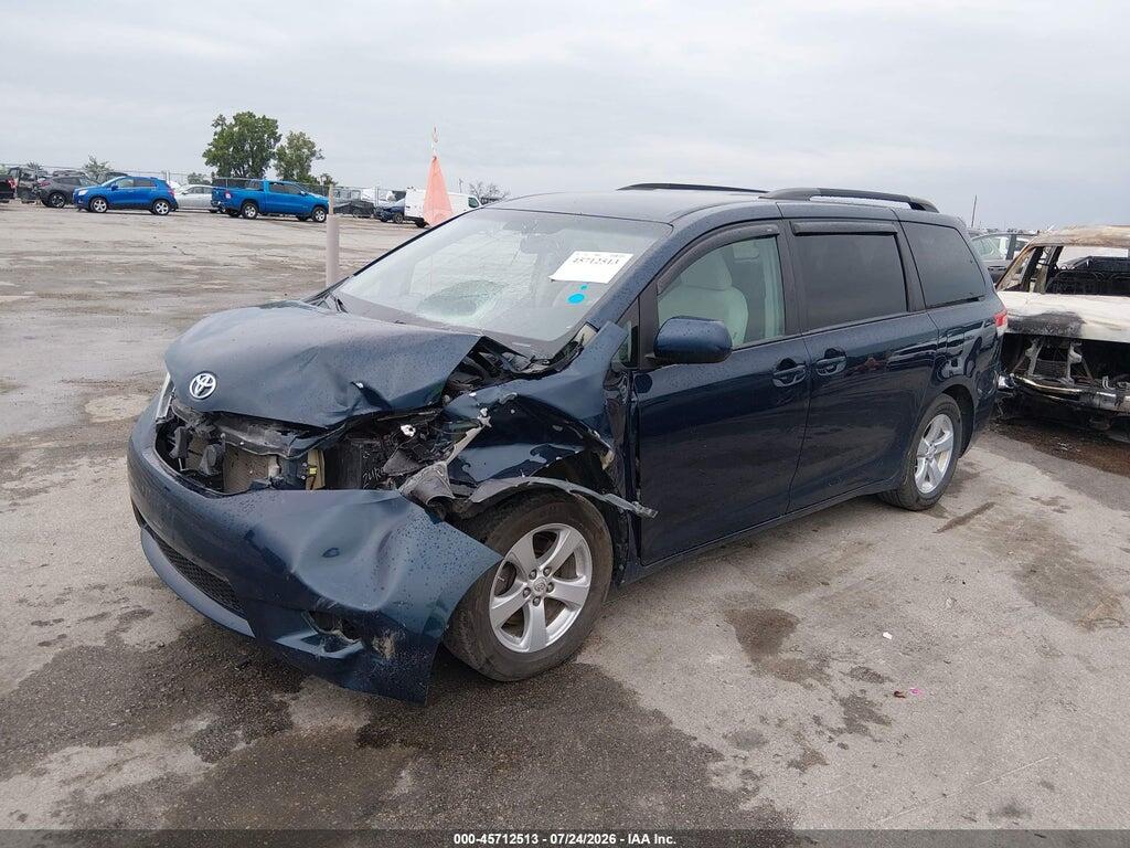 5TDKK3DCXCS246564 2012 TOYOTA SIENNA photo no. 2