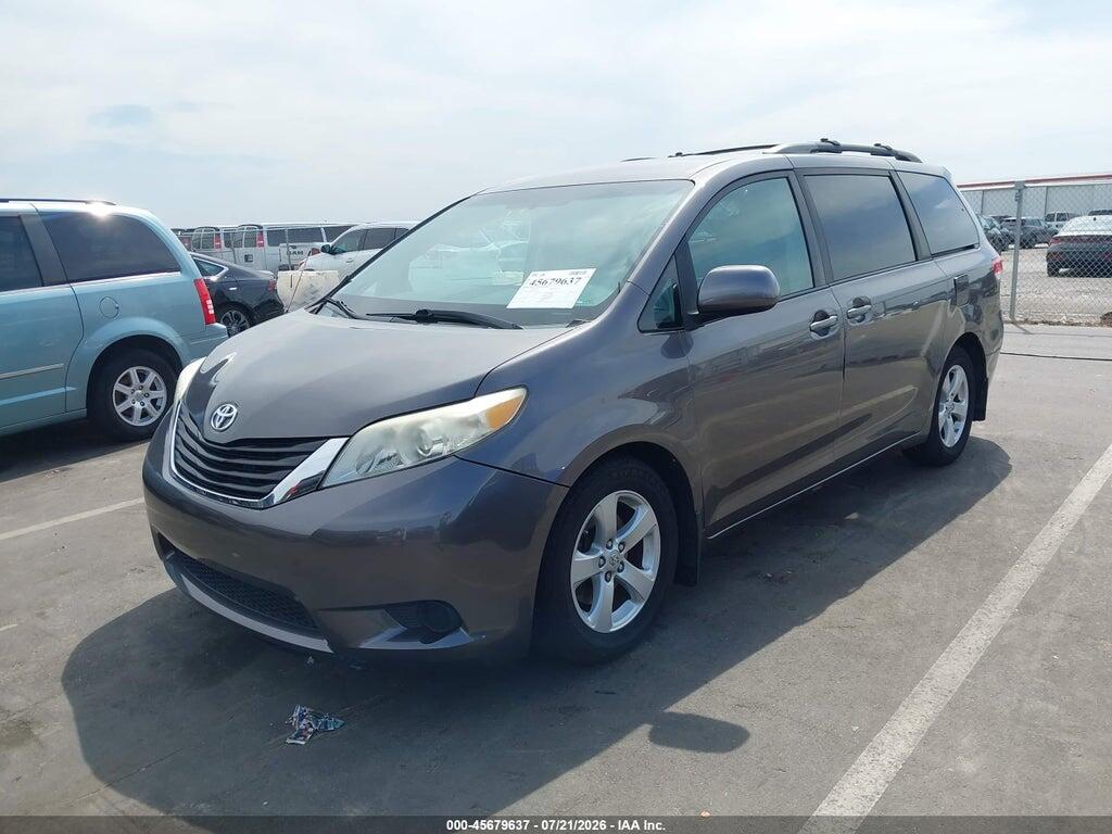 5TDKK3DC8CS218293 2012 TOYOTA SIENNA photo no. 2