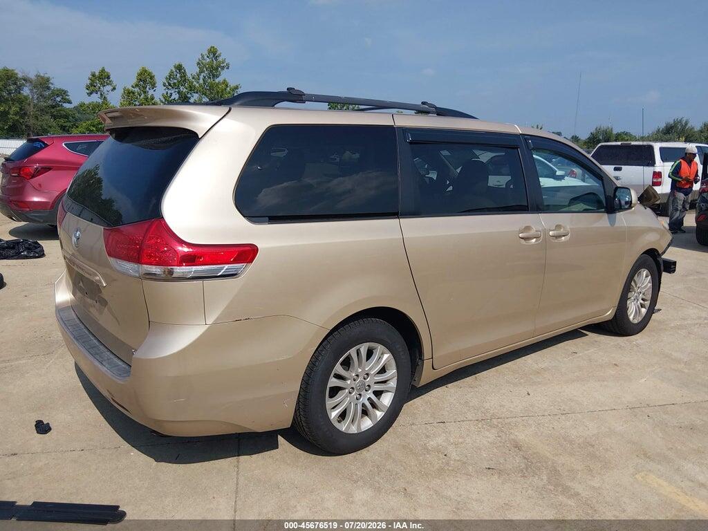 5TDYK3DC5CS183710 2012 TOYOTA SIENNA photo no. 4