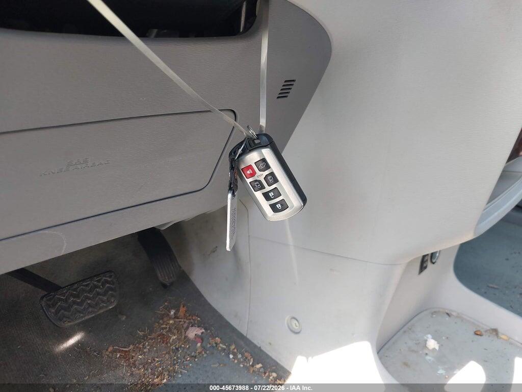 5TDYK3DC2CS279763 2012 TOYOTA SIENNA photo no. 11