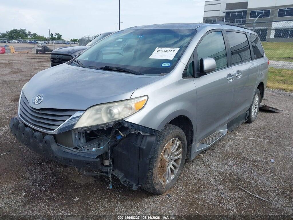 5TDYK3DC1CS263439 2012 TOYOTA SIENNA photo no. 2