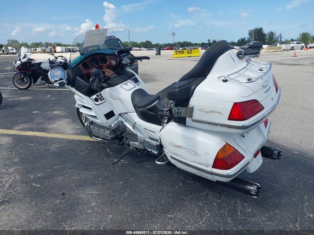 1HFSC47065A408877 2005 HONDA GL1800 photo no. 3