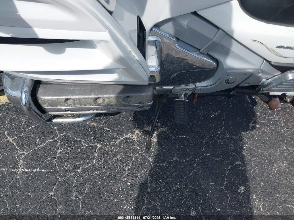 1HFSC47065A408877 2005 HONDA GL1800 photo no. 9