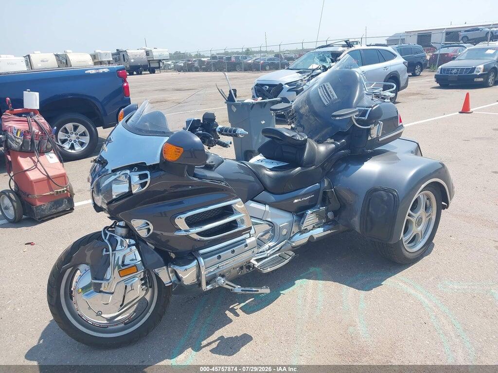 1HFSC47095A407416 2005 HONDA GL1800 photo no. 2
