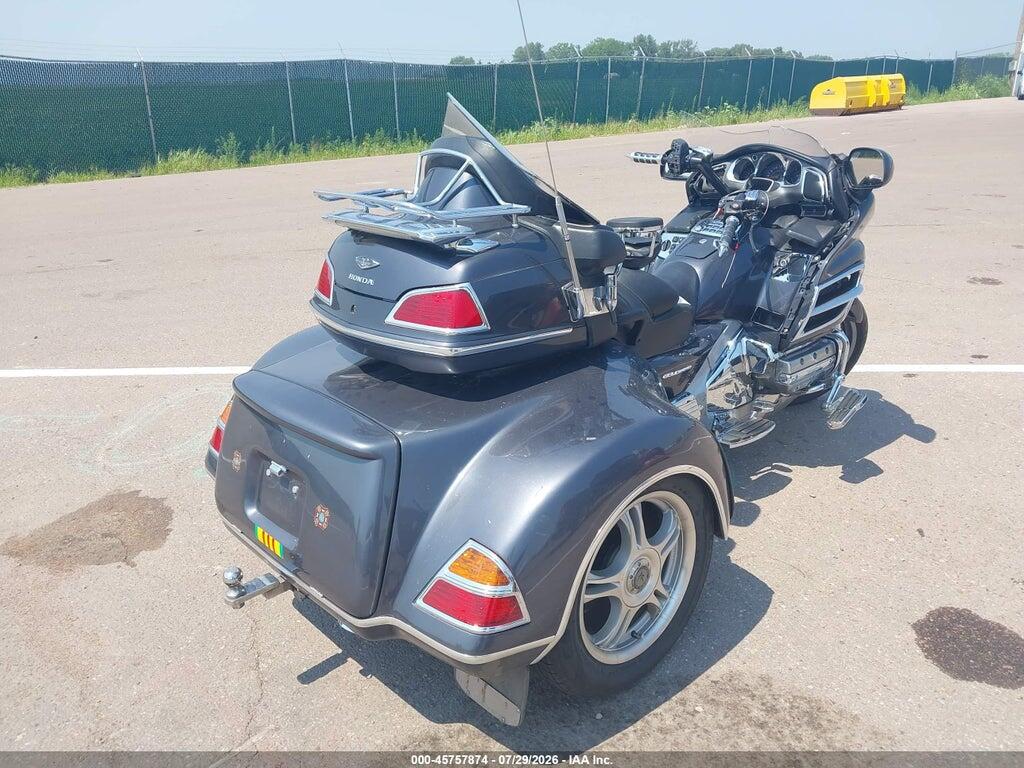 1HFSC47095A407416 2005 HONDA GL1800 photo no. 4