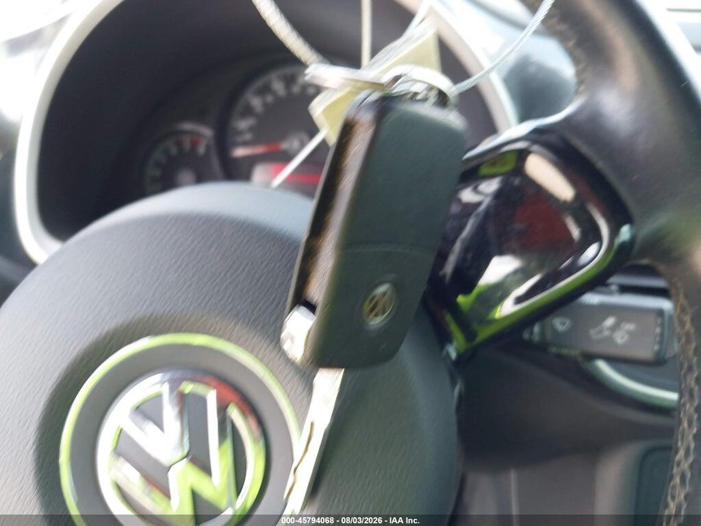 3VWV67AT2CM617551 2012 VOLKSWAGEN BEETLE photo no. 11