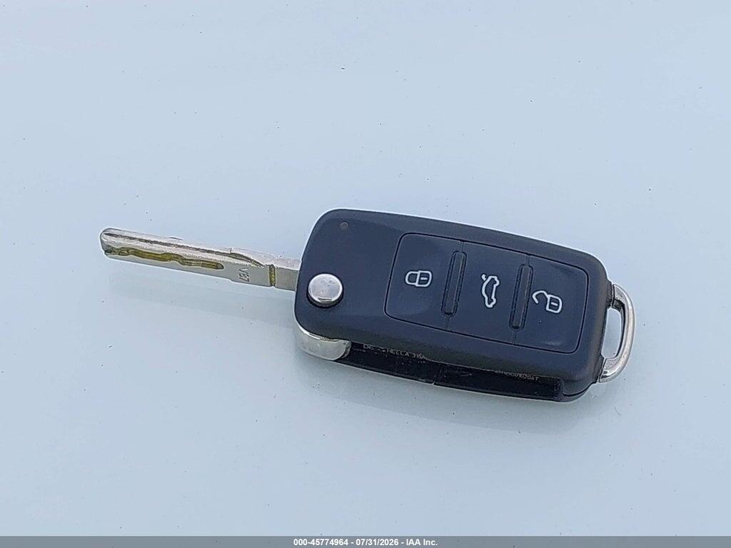 3VWJP7AT6CM650080 2012 VOLKSWAGEN BEETLE photo no. 11