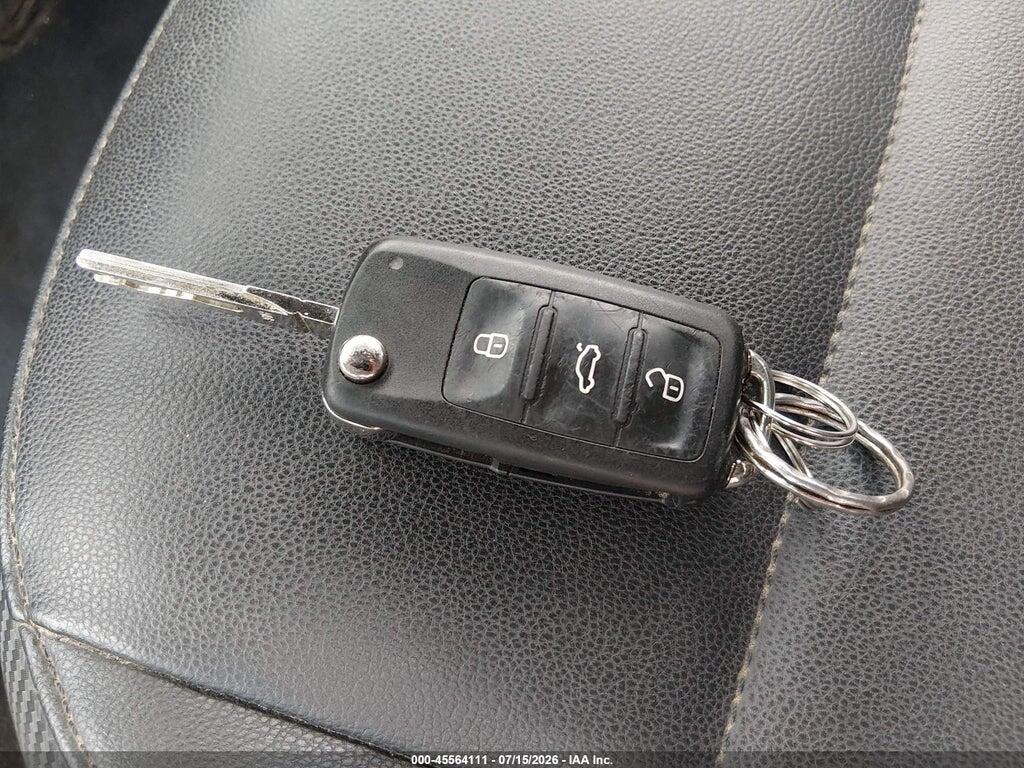 3VWJP7ATXCM601075 2012 VOLKSWAGEN BEETLE photo no. 11