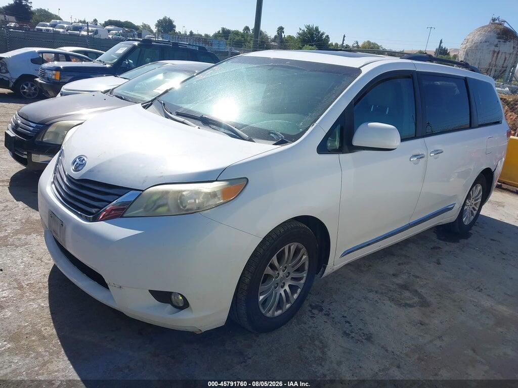 5TDYK3DC4BS072662 2011 TOYOTA SIENNA photo no. 2