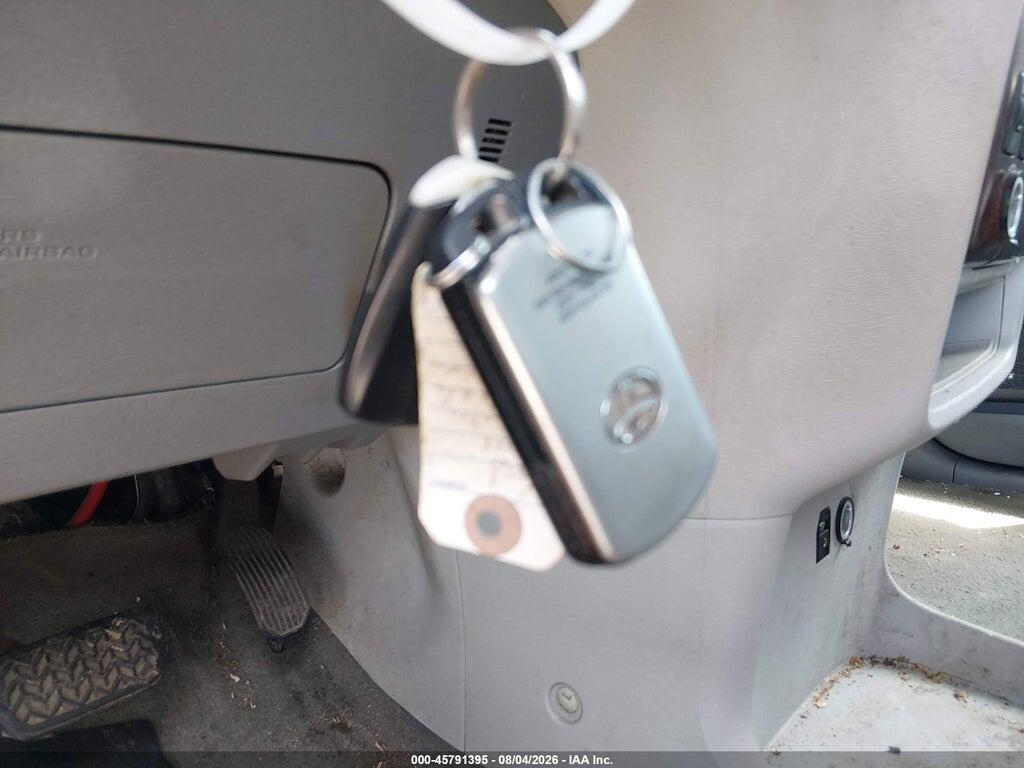 5TDDK3DC4BS030054 2011 TOYOTA SIENNA photo no. 11