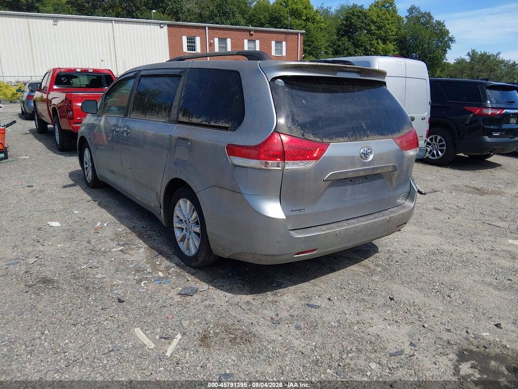 5TDDK3DC4BS030054 2011 TOYOTA SIENNA photo no. 3