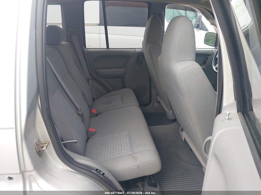 1J4GL48K05W568895 2005 JEEP LIBERTY photo no. 8