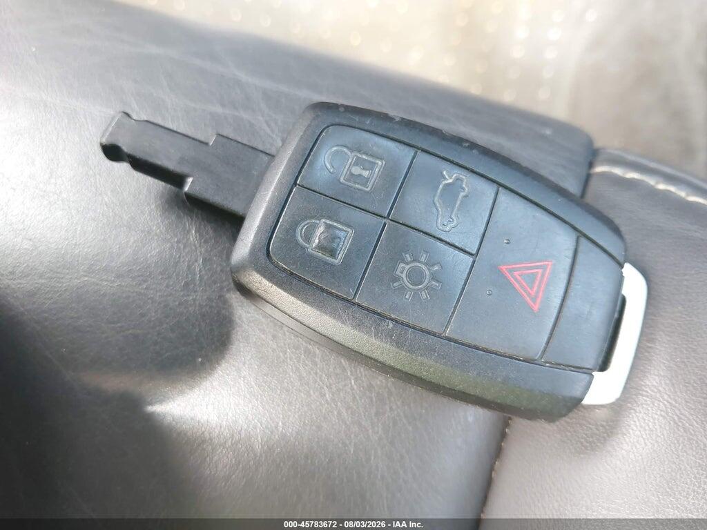 YV1672MC0BJ120569 2011 VOLVO C70 photo no. 11