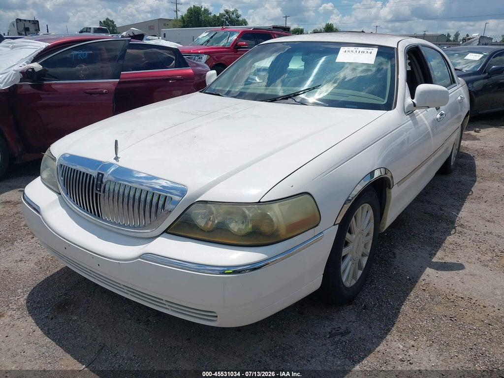 1LNHM81W45Y657784 2005 LINCOLN TOWN CAR photo no. 2