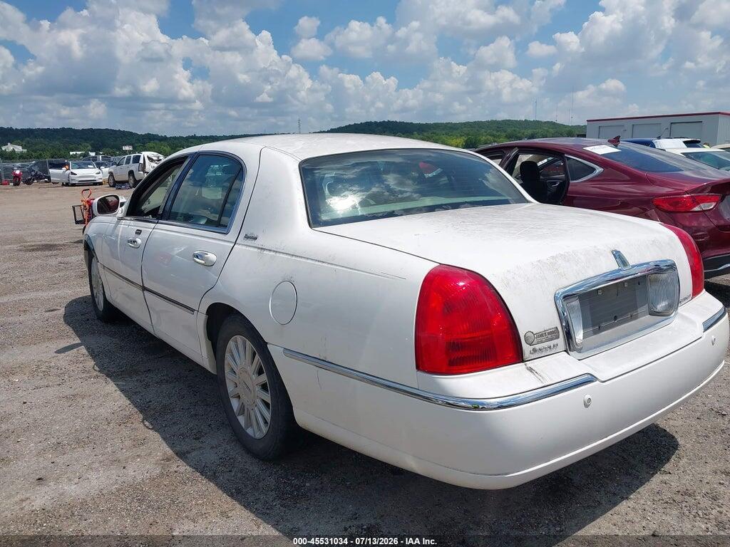 1LNHM81W45Y657784 2005 LINCOLN TOWN CAR photo no. 3