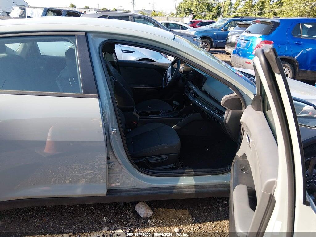 3KPFT4DE1SE235869 2025 KIA K4 photo no. 5