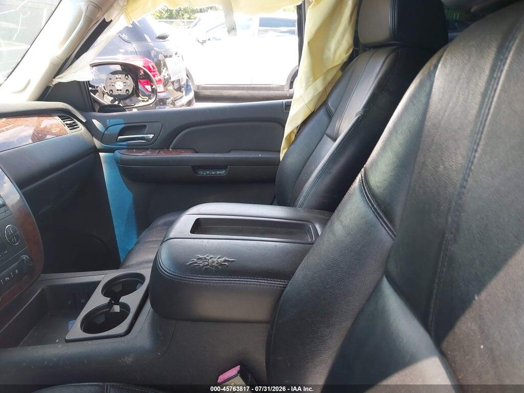 3GNFK16318G115877 2008 CHEVROLET SUBURBAN 1500 photo no. 5