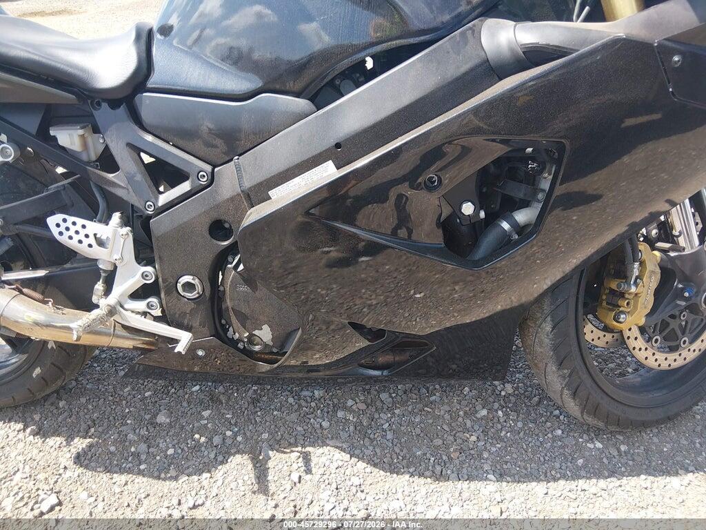 JS1GN7CA952112332 2005 SUZUKI GSX-R600 photo no. 8