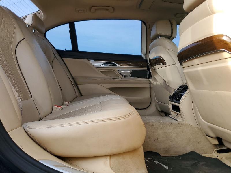 2016 BMW 740 I — Фото 10 из 12