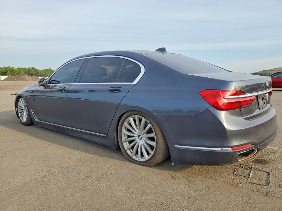 2016 BMW 740 I — Фото 2 из 12