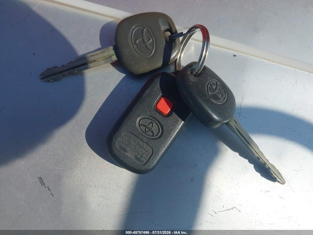 2T1KR32E55C334935 2005 TOYOTA MATRIX photo no. 11