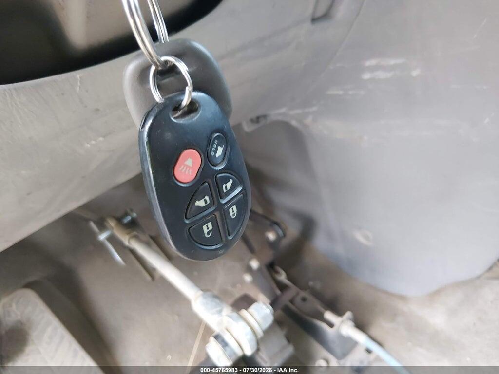 5TDBA22C85S036077 2005 TOYOTA SIENNA photo no. 11