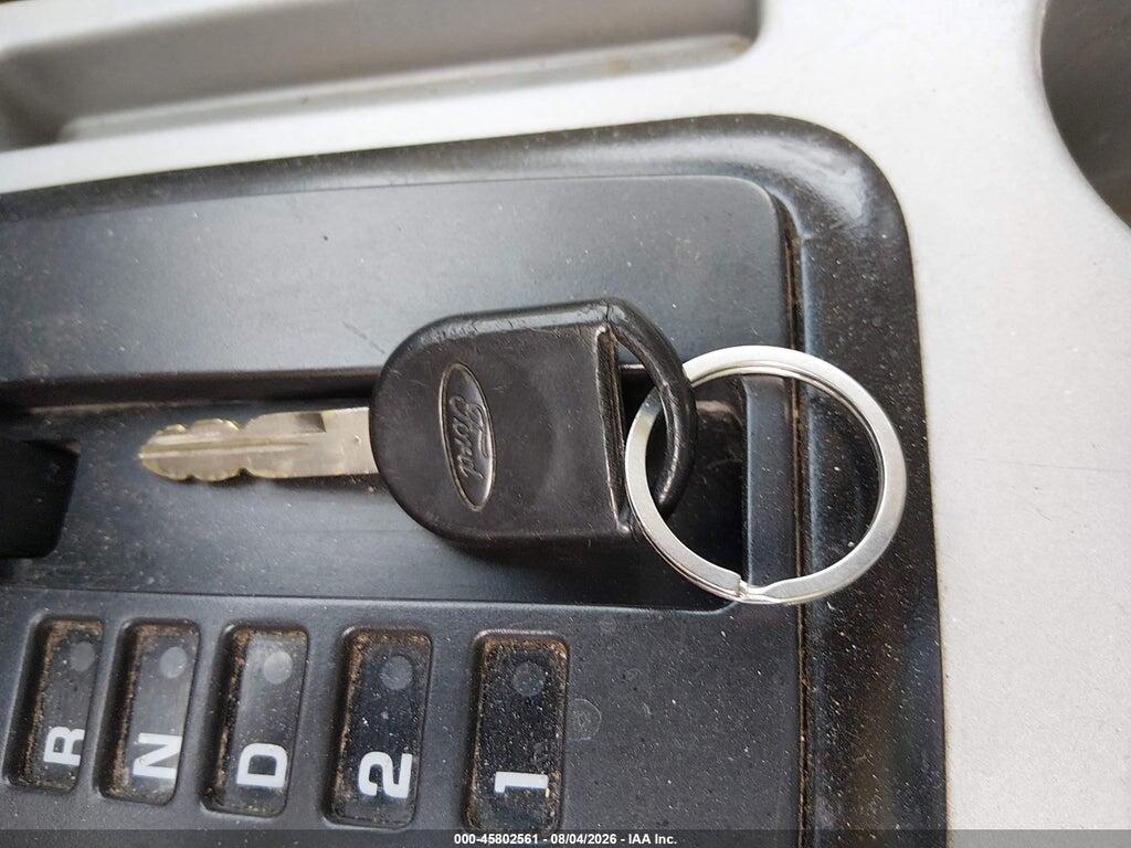 1FMCU93108KE03420 2008 FORD ESCAPE photo no. 11