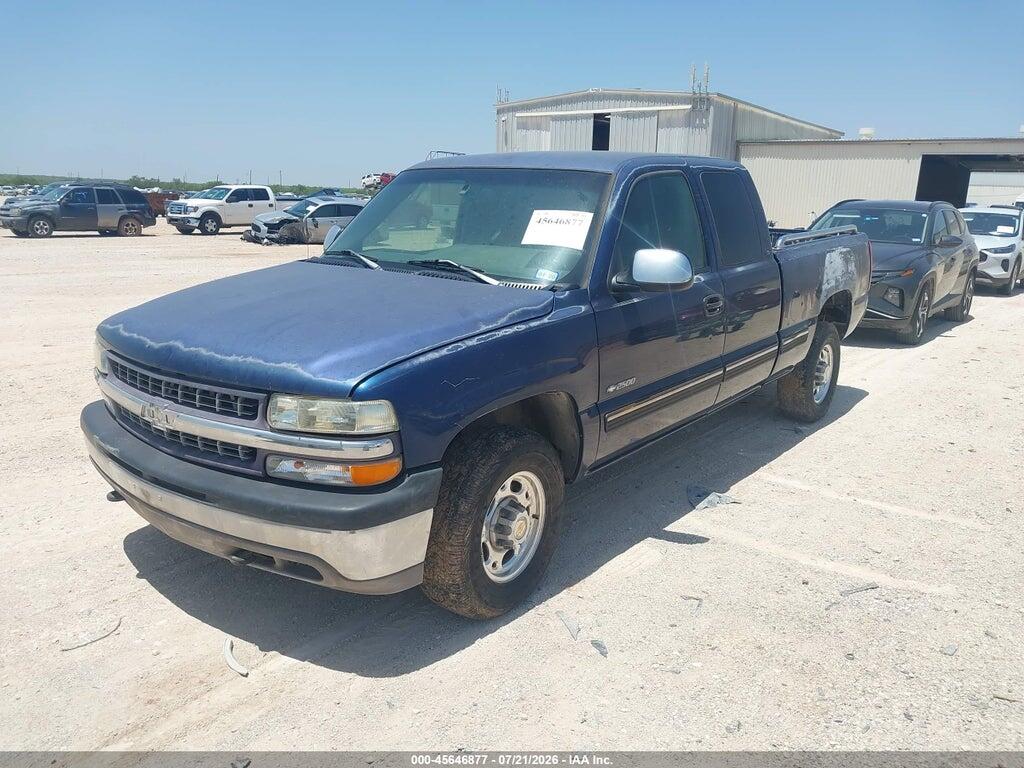 1GCFC29U8YZ125340 2000 CHEVROLET SILVERADO 2500 photo no. 2