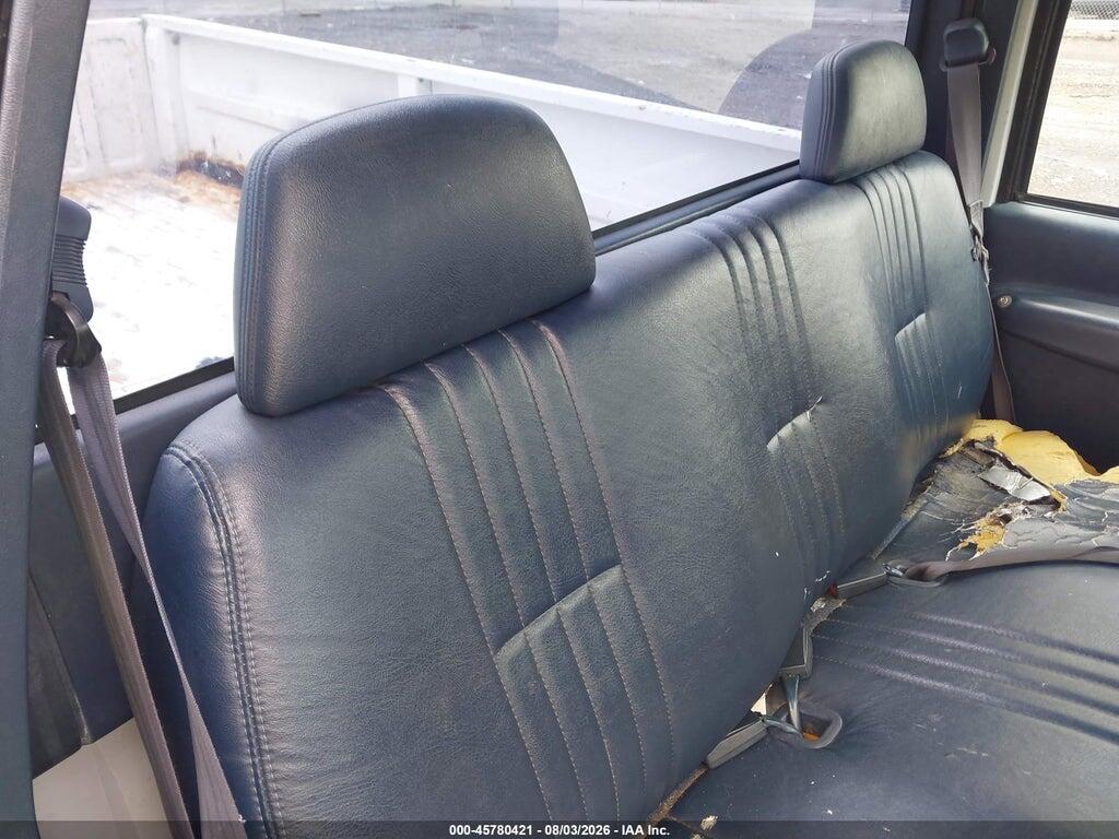 1GCGC24R8YF516805 2000 CHEVROLET C2500 photo no. 8