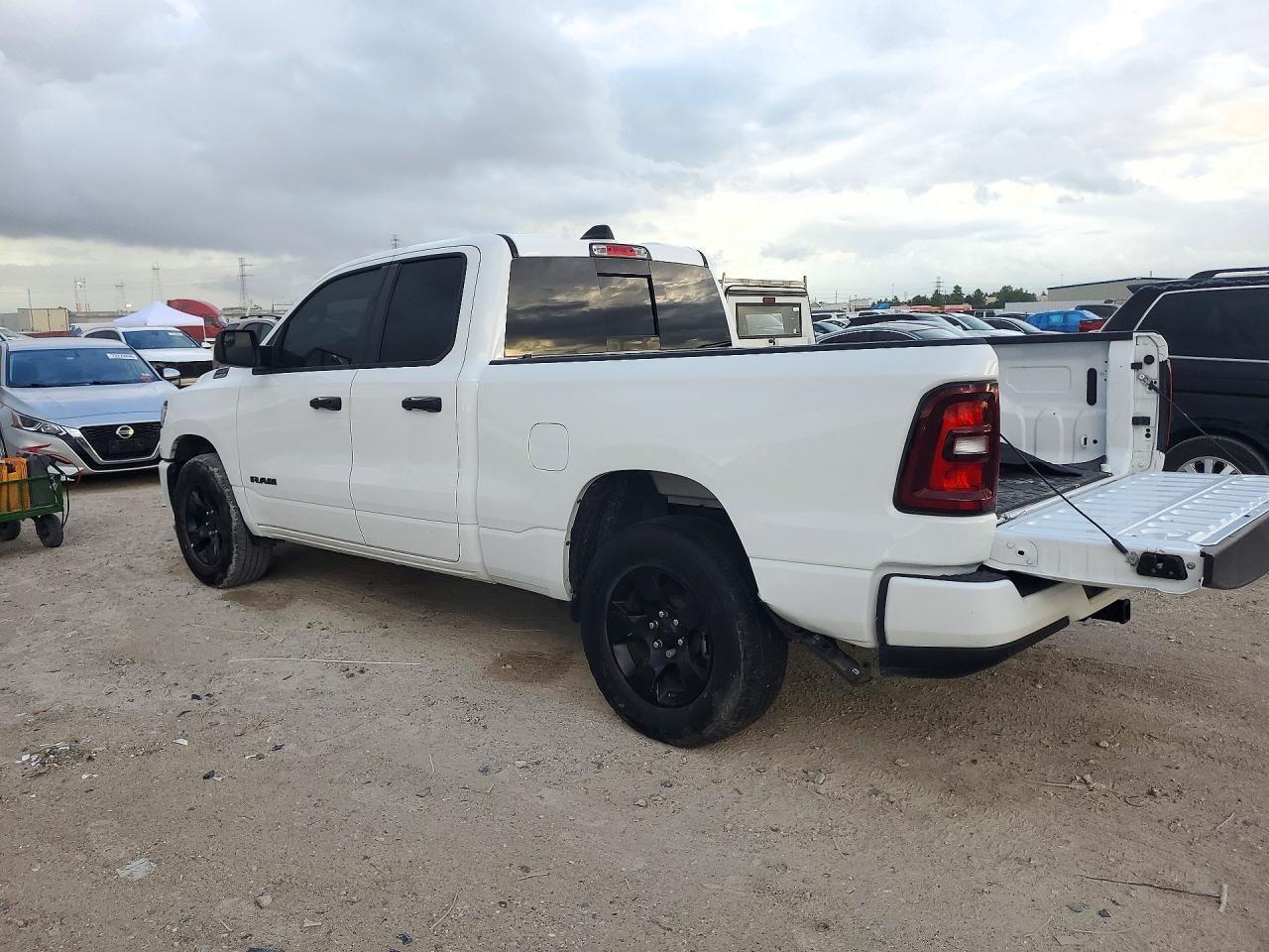 2025 RAM 1500 TRADESMAN — Фото 2 из 12