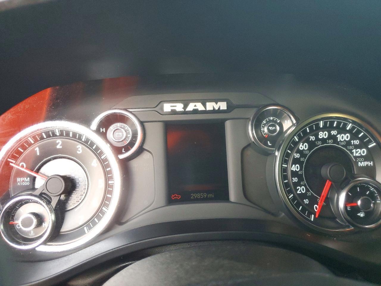 2025 RAM 1500 TRADESMAN — Фото 9 из 12