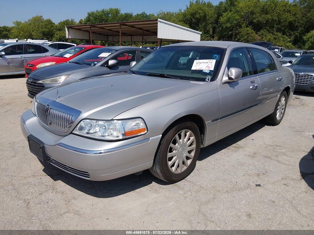 1LNHM81V67Y617023 2007 LINCOLN TOWN CAR photo no. 2