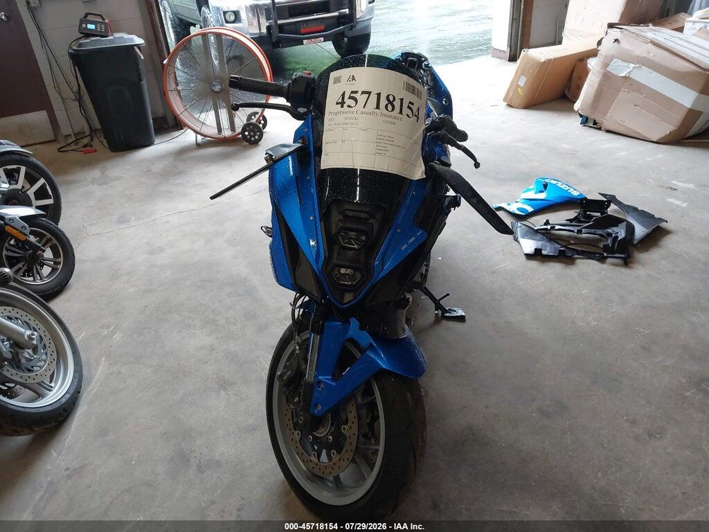 JS1EM13B9S7102219 2025 SUZUKI GSX800 photo no. 5