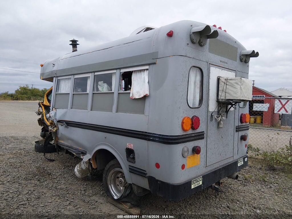 1FDSE35F0YHA48423 2000 FORD E-350 CUTAWAY photo no. 3