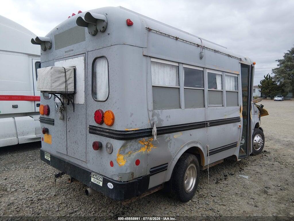 1FDSE35F0YHA48423 2000 FORD E-350 CUTAWAY photo no. 4