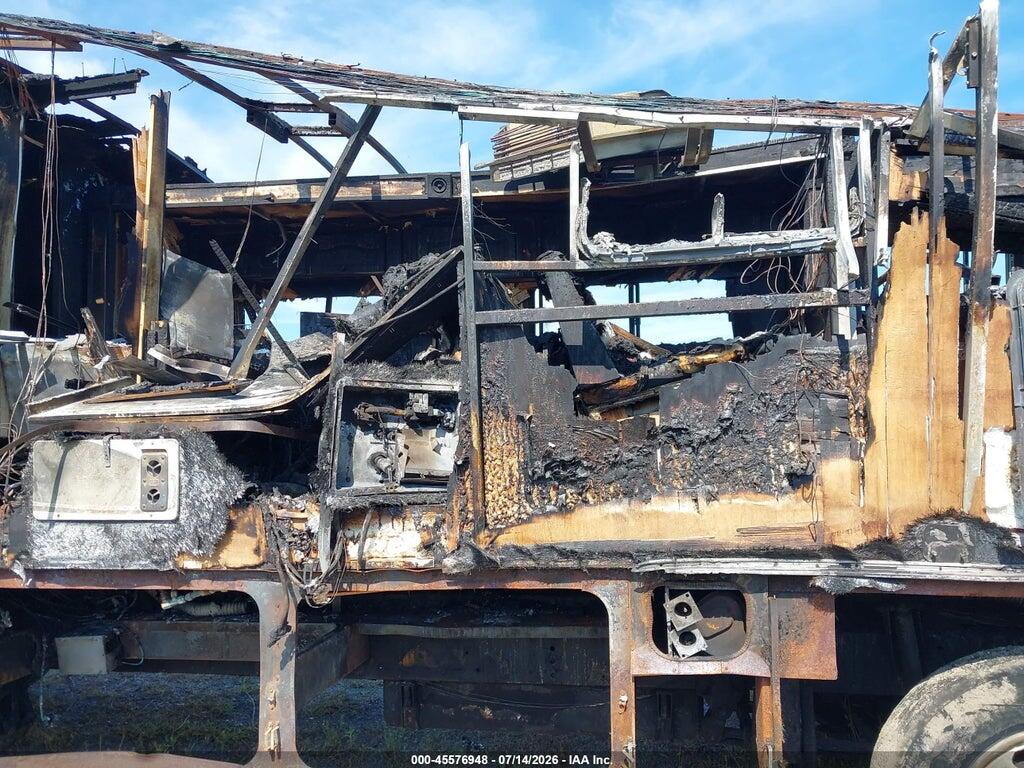 4UZ6EFBC9YCG48502 2000 FREIGHTLINER CHASSIS photo no. 6