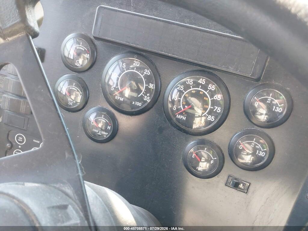 4UZ6XJCA5YCG54694 2000 FREIGHTLINER CHASSIS photo no. 7