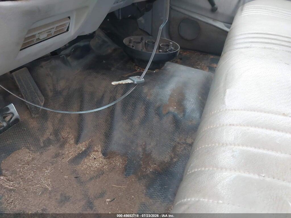1GTGC33R9YF431642 2000 GMC SIERRA 3500 photo no. 11