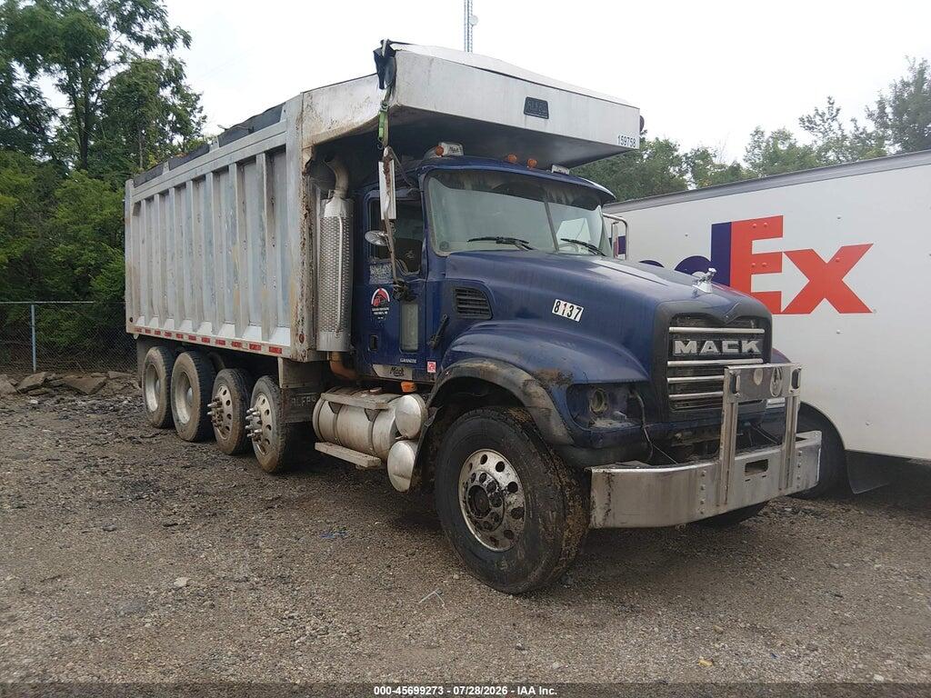 2007 MACK 700 1M2AG11C67M068137