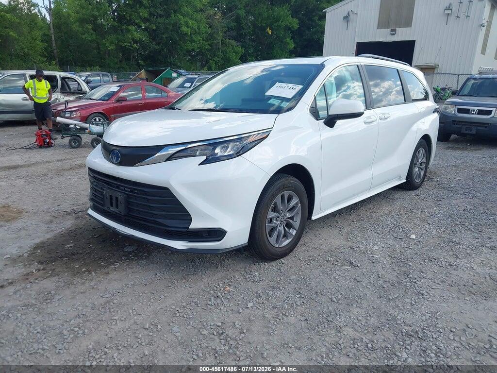 5TDBSKFCXSS156899 2025 TOYOTA SIENNA photo no. 2