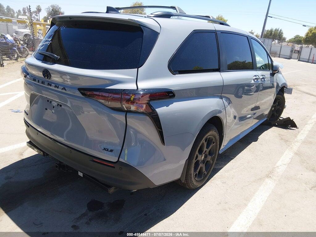 5TDCSKFC9SS204445 2025 TOYOTA SIENNA photo no. 4