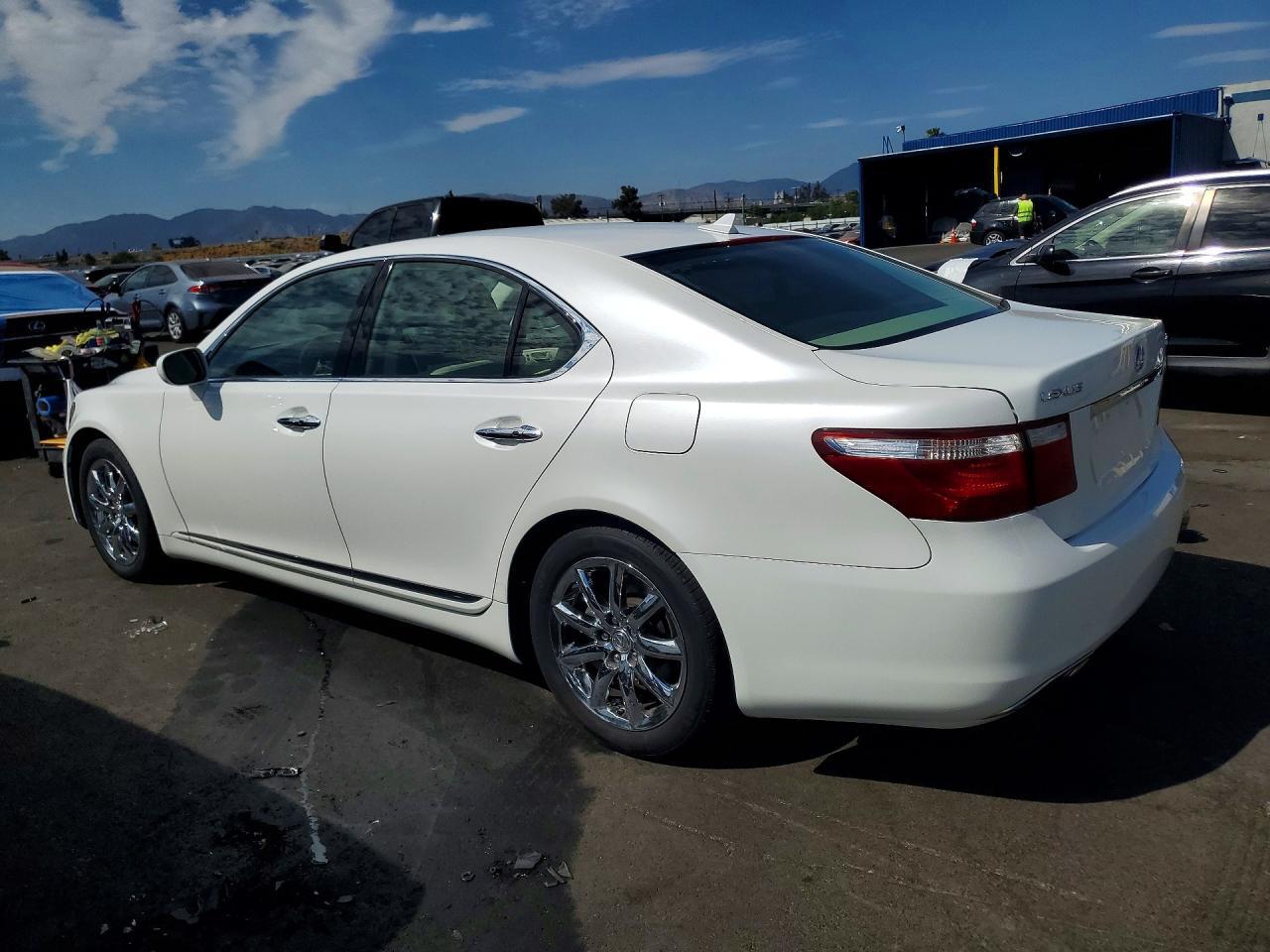 2008 LEXUS LS 460 — Фото 2 из 12