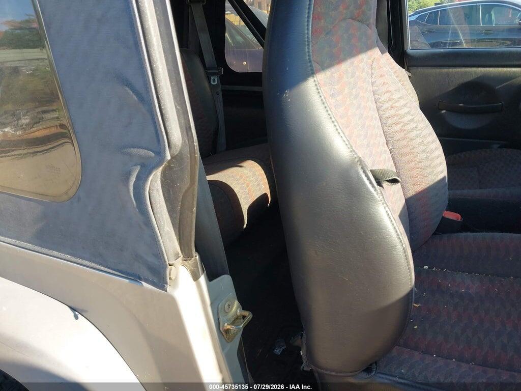1J4FA29P5YP750767 2000 JEEP WRANGLER photo no. 8