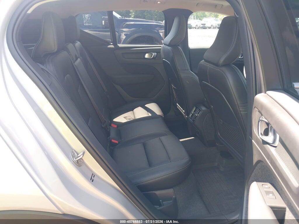 YV4L12UJ6S2477321 2025 VOLVO XC40 photo no. 8