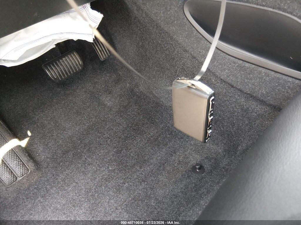 YV4L12UE2S2488612 2025 VOLVO XC40 photo no. 11